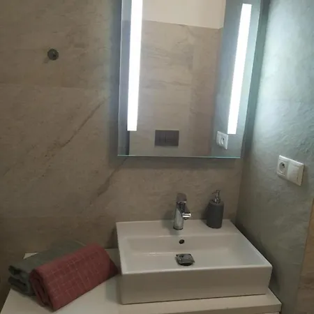 Apartament Krasny S Vyhladmi V Historickom Centre Bratysława