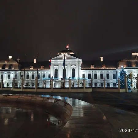 Apartman Krasny S Vyhladmi V Historickom Centre *