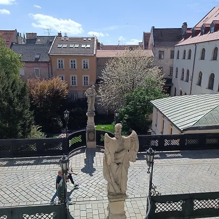 아파트 Krasny S Vyhladmi V Historickom Centre 브라티슬라바